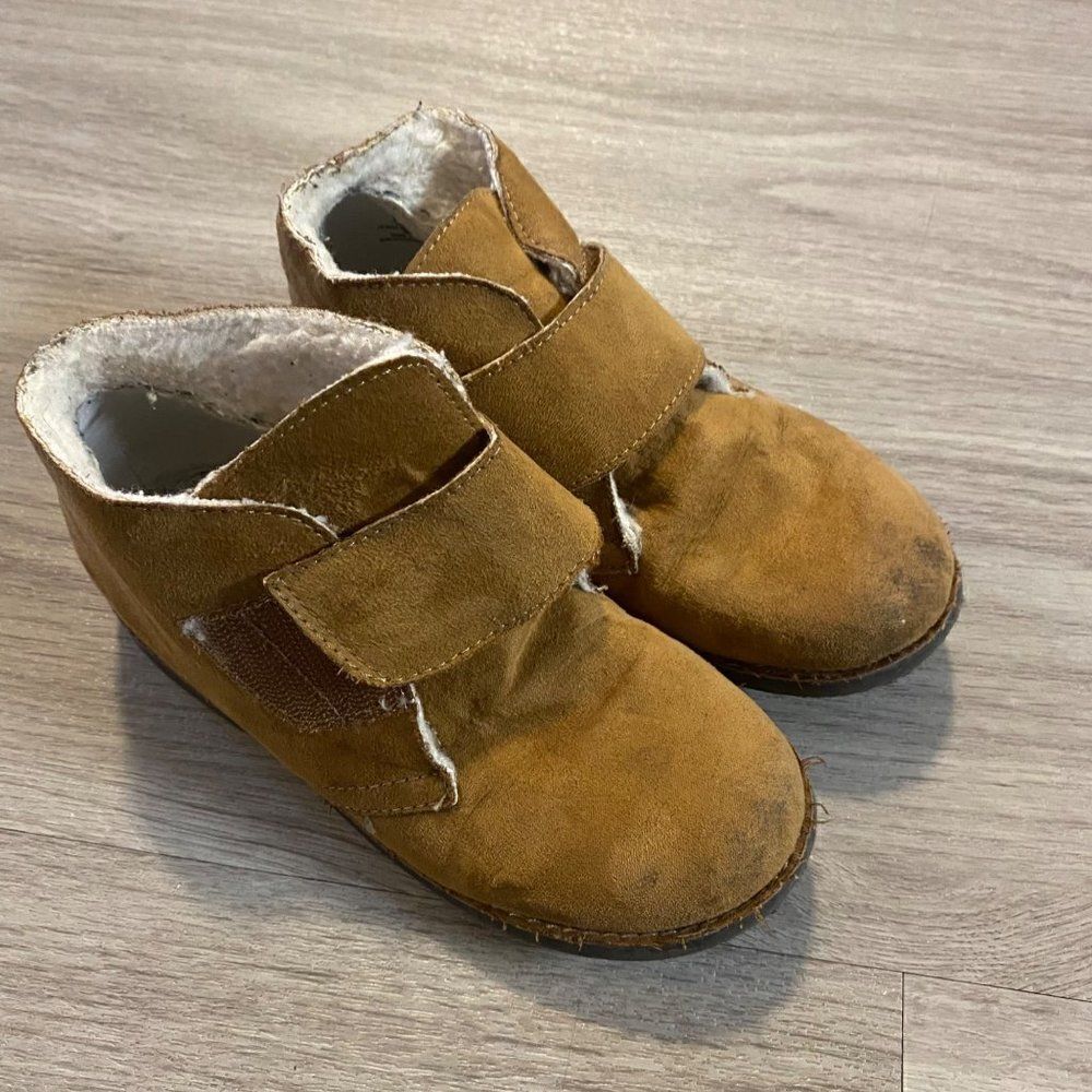 Reaction Kenneth Cole kid's slip on suede sheepskin lined tall boots size 11